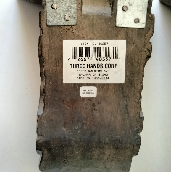 Pair of Three Hands Corp wall brackets - Picture 5 of 9